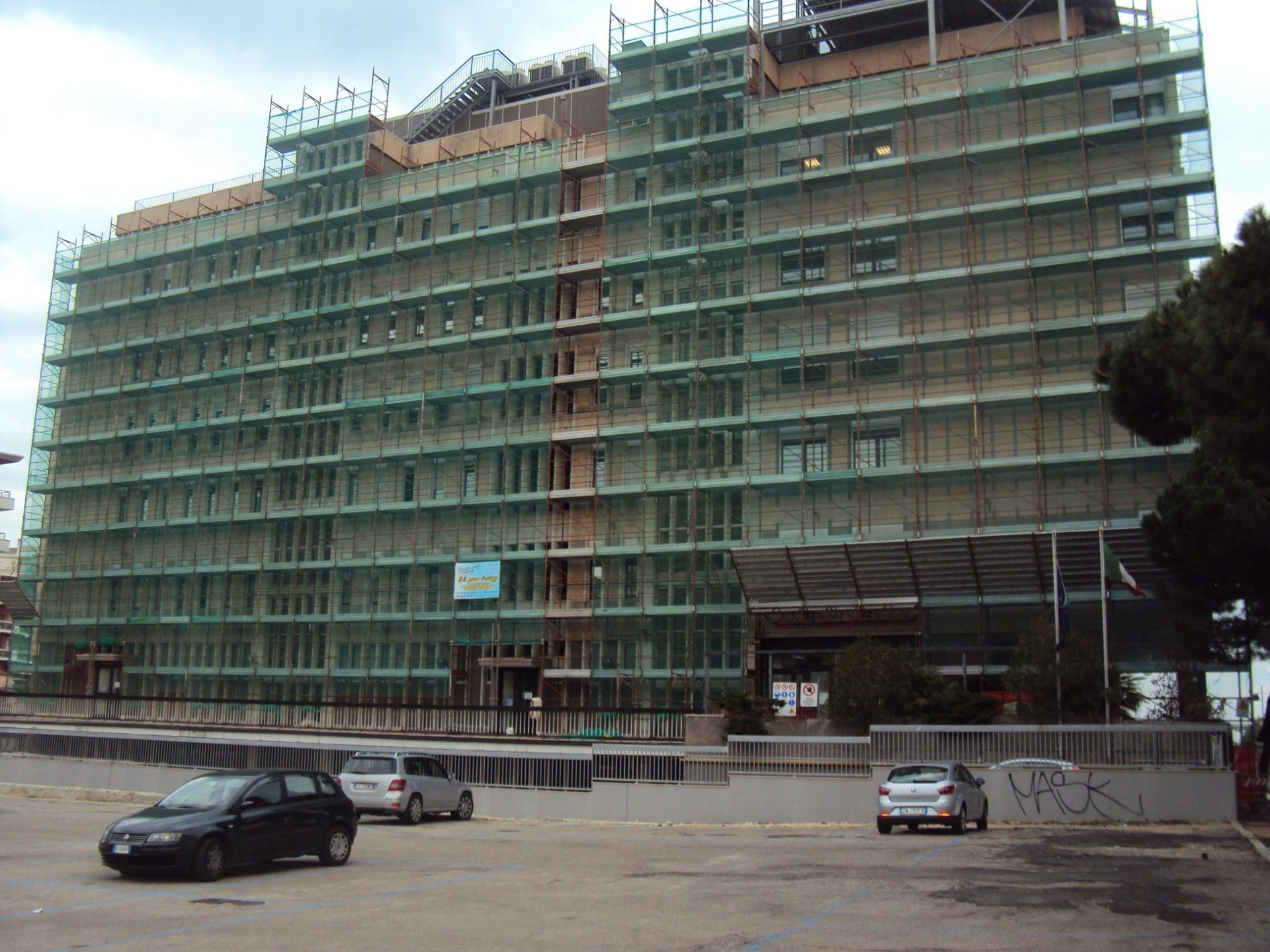 Ponteggio con rete di protezione