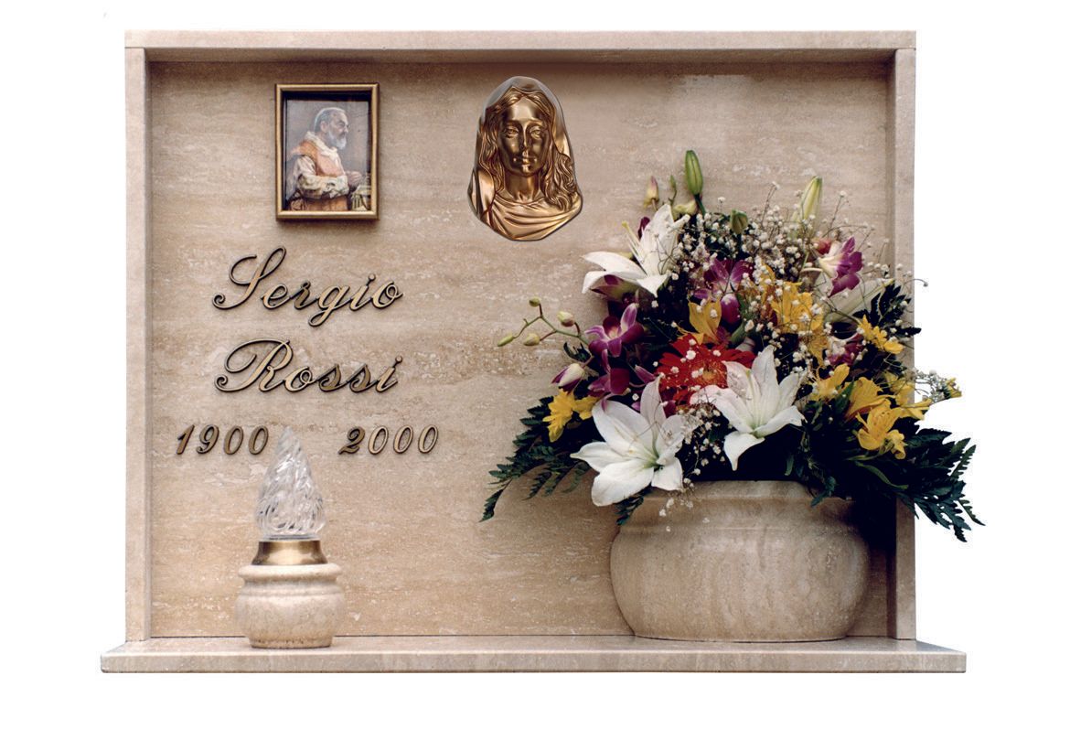 lapide cimiteriale con elementi decorativi