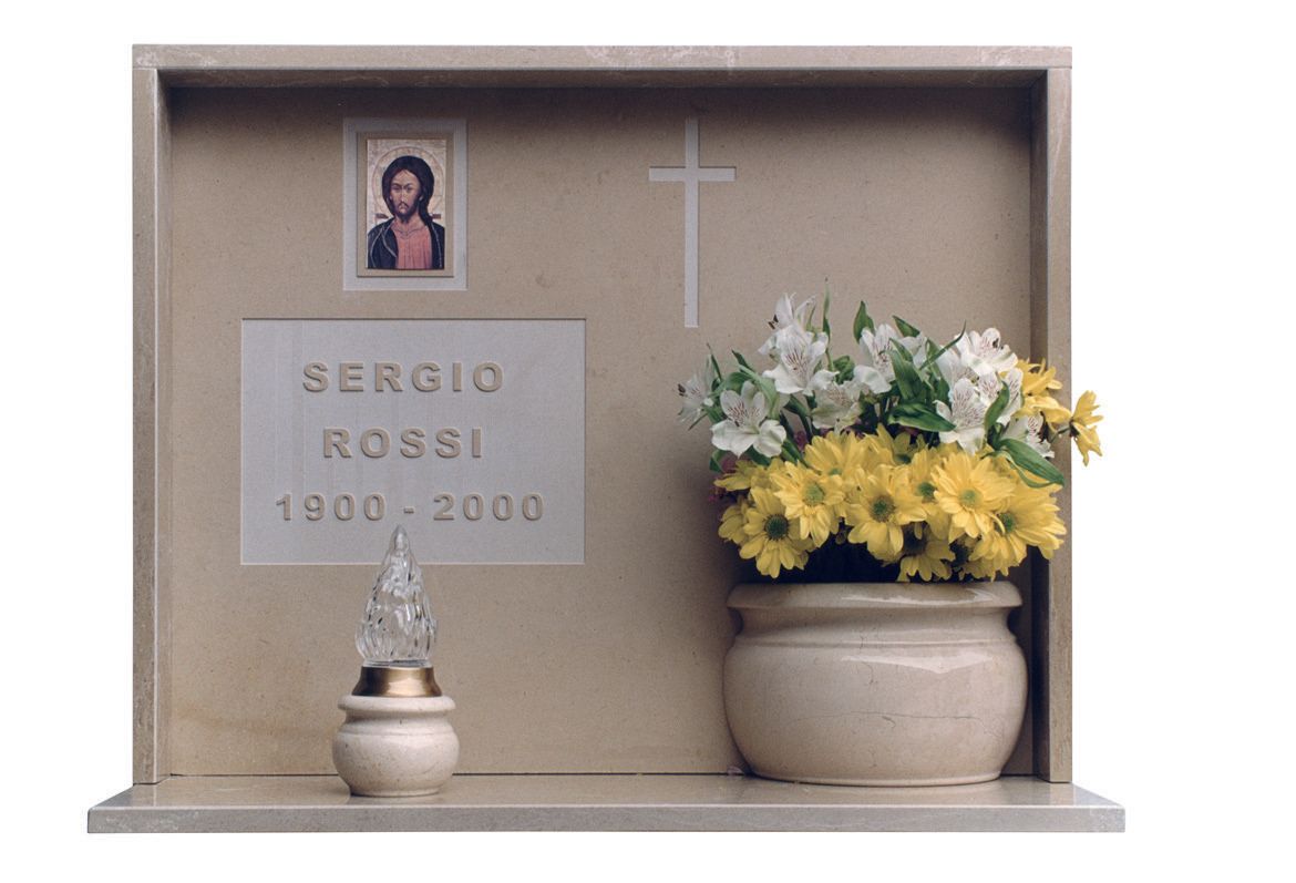 lapide commemorativa con inserti bianchi