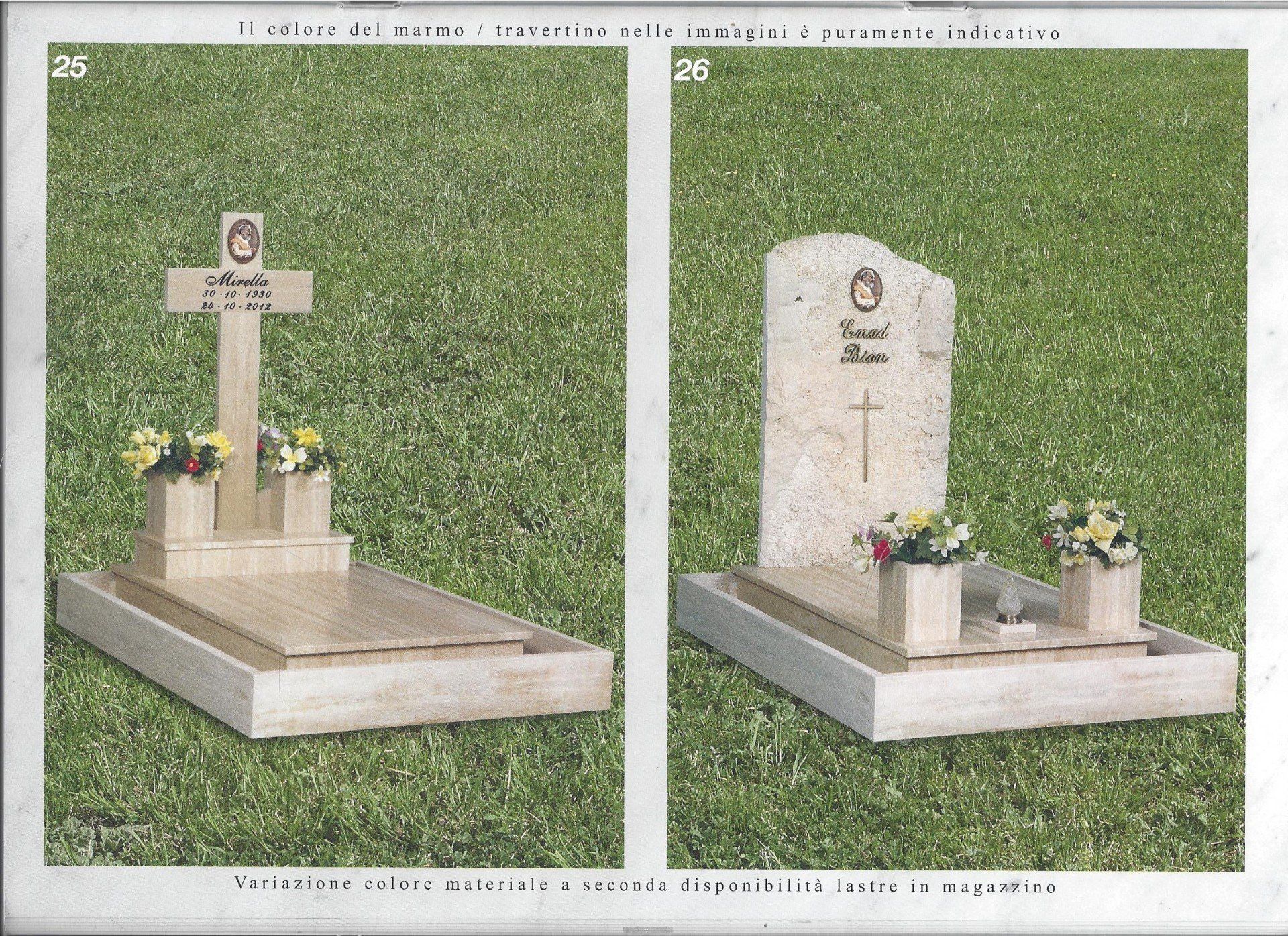 tomba in marmo e travertino con decorazioni