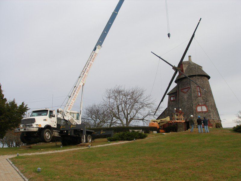 40 Ton Manitex Removing Blades From A Windmill At Southampton College