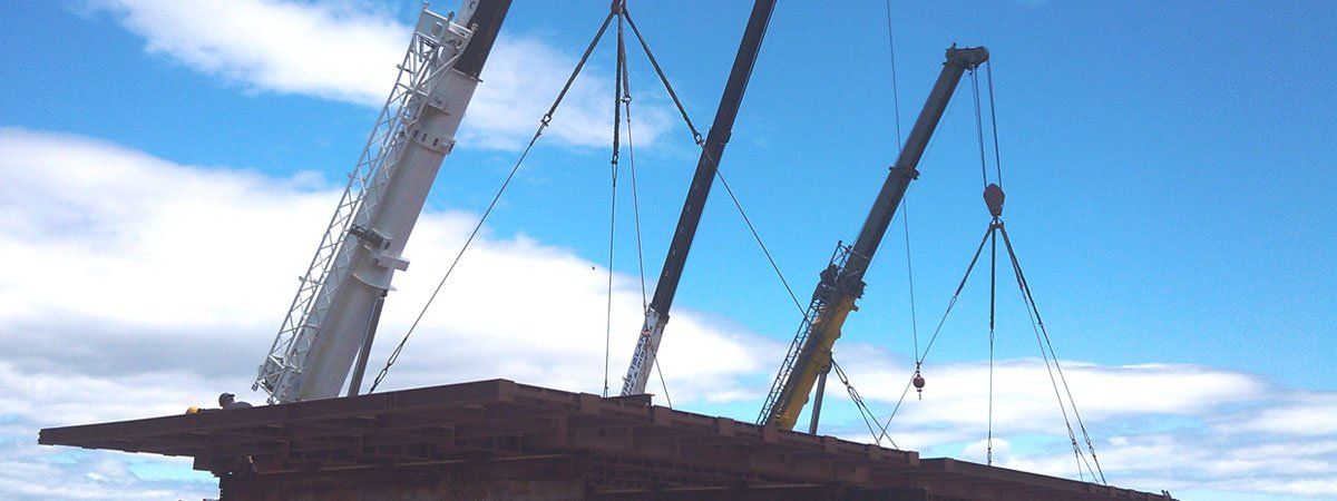 Three Cranes Setting A 125,000 lb Floor Structure in Southampton