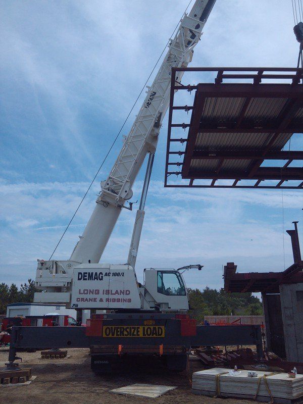 120 Ton Demag Setting A Steel Roof Structure in Southampton