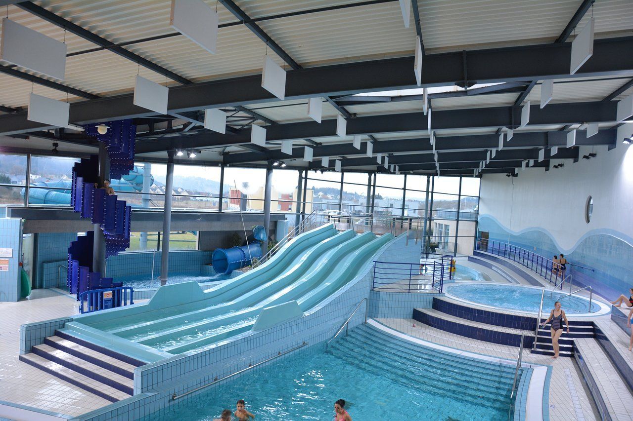 binnenzwembad givet frankrijk