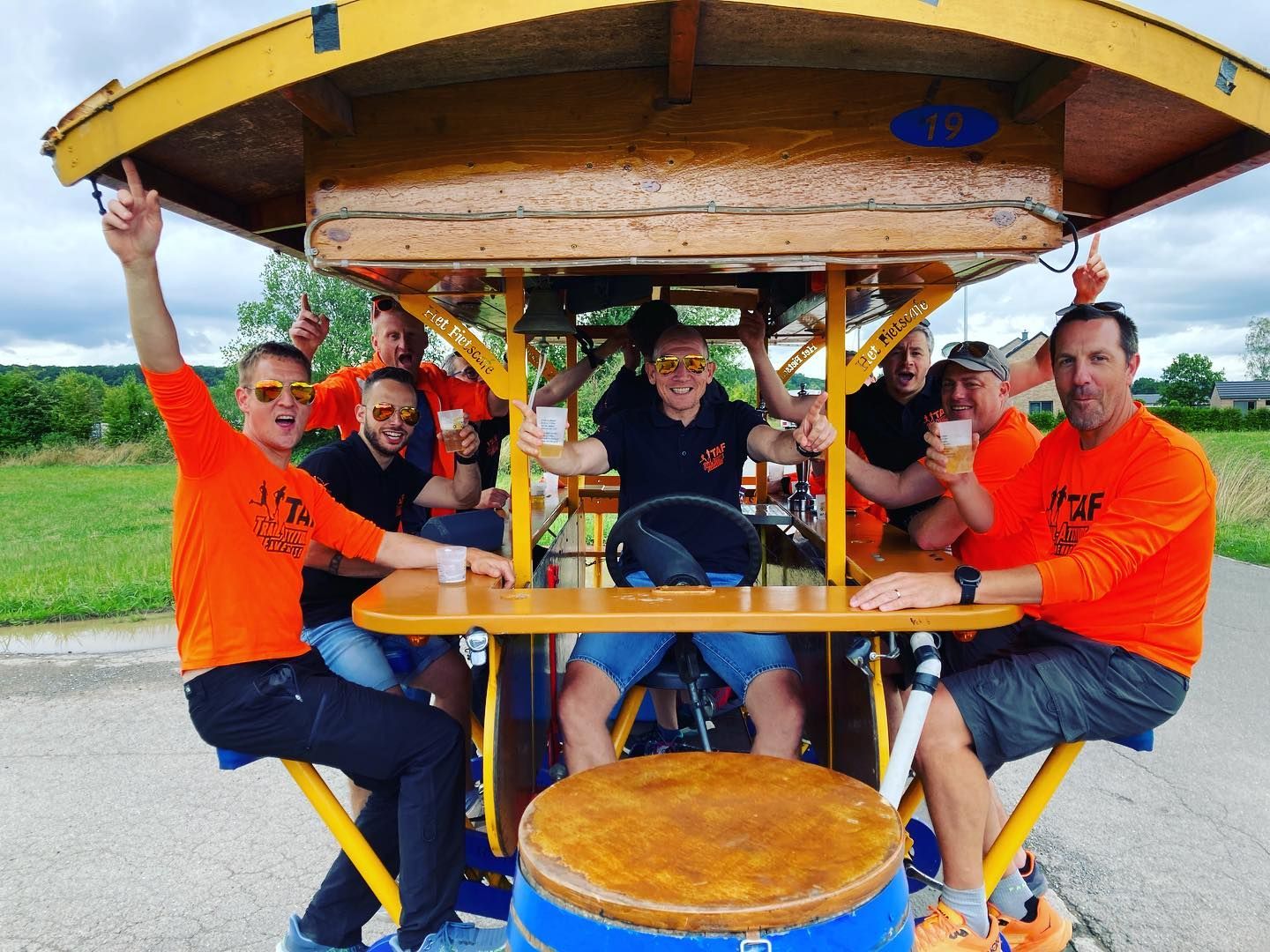 huren van een bier fiets met vrienden of familie