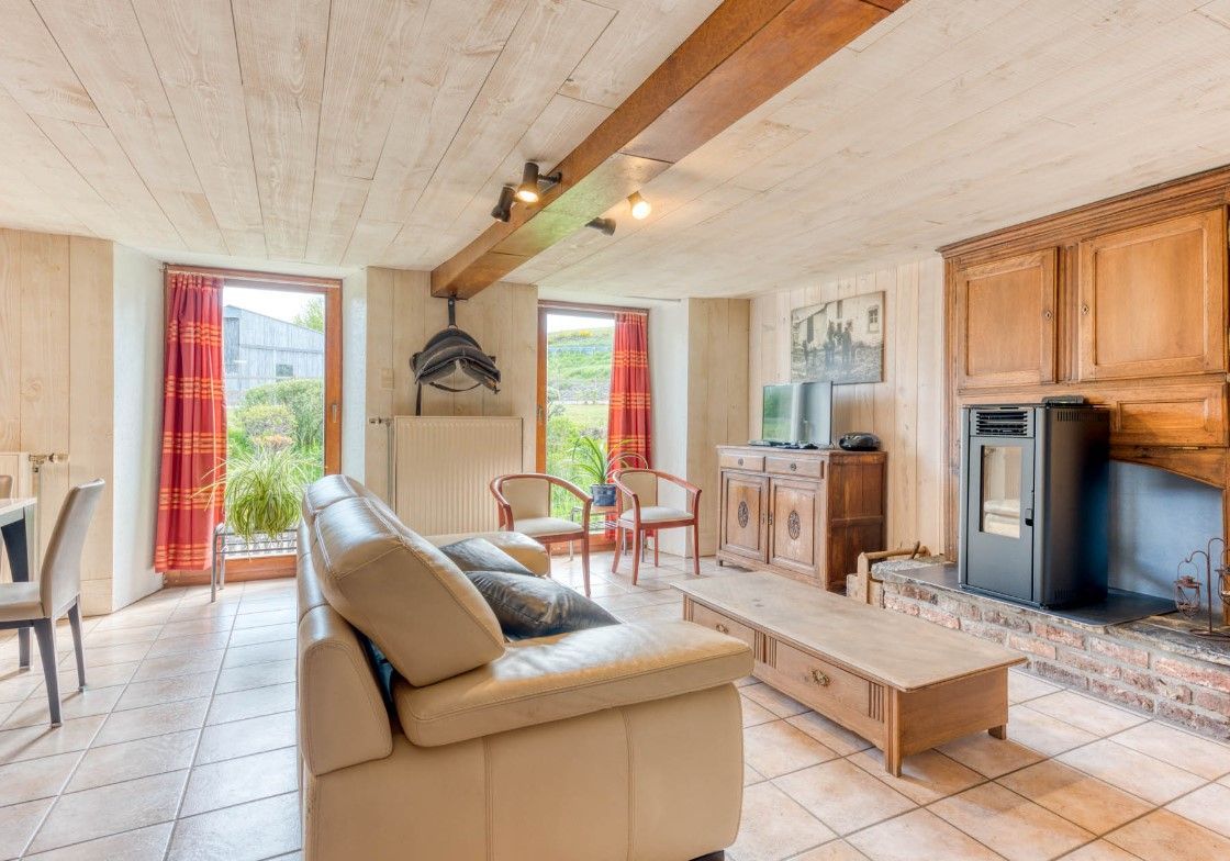 Living met houtkachel te huur