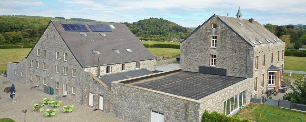 luxe groepswoning met binnenzwembad jacuzzi en sauna ardennen