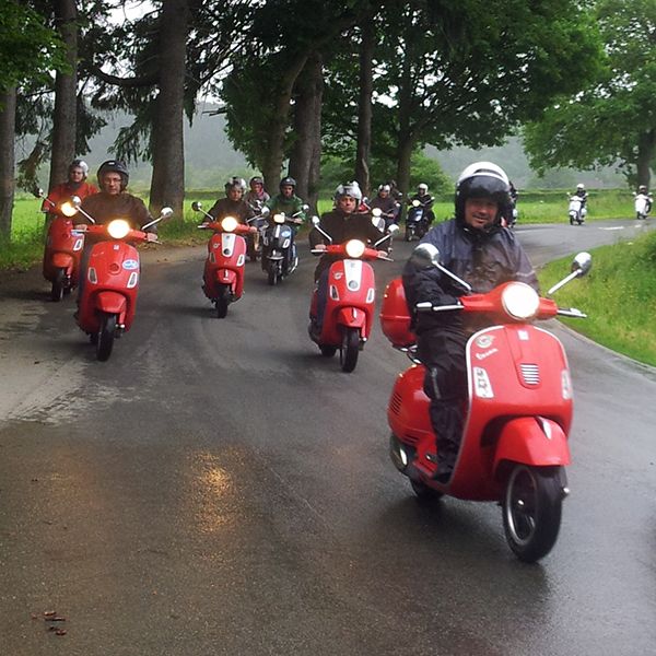 grote aantallen vespas voor bedrijfsuitje teambuilding