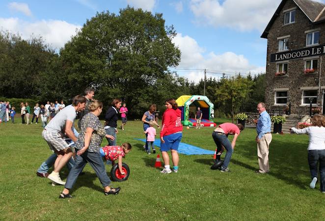 groepsvilla la roche in combinatie met springkasteel en boogschieten