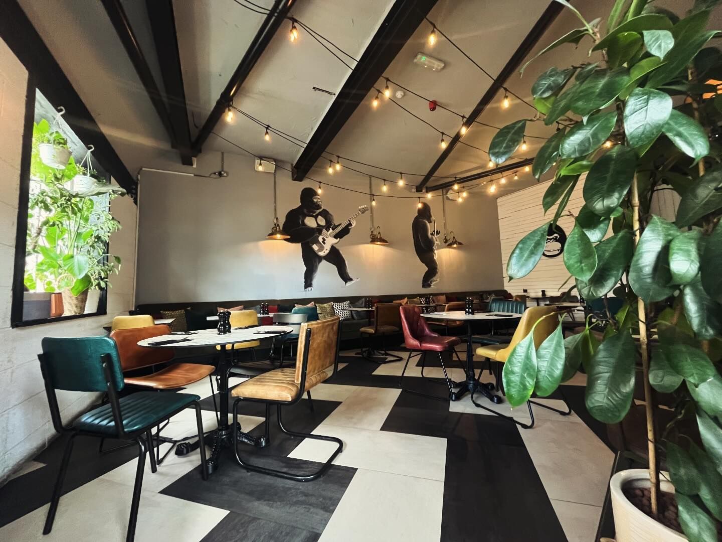 Montys_Burger_Bar
