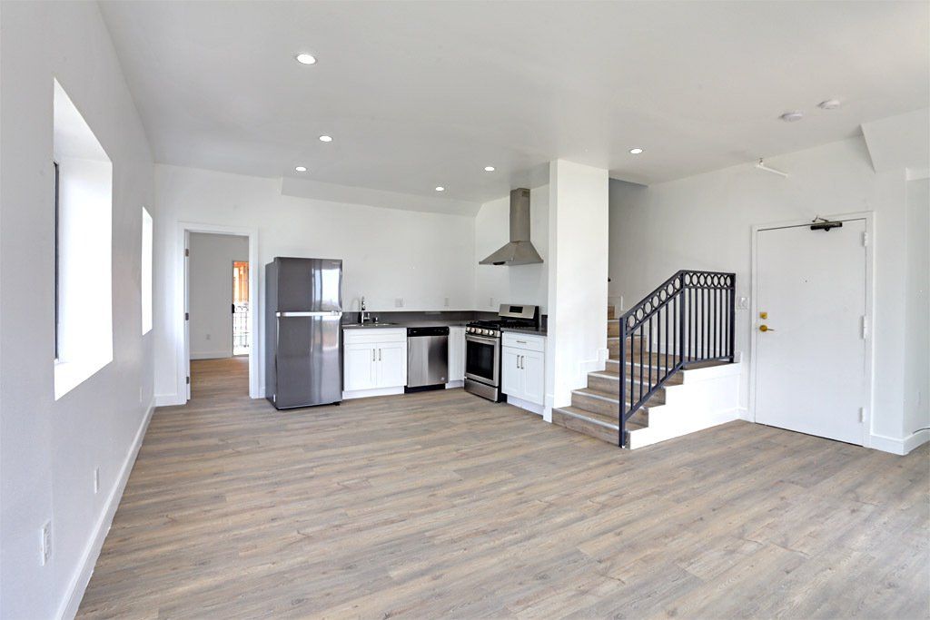 Manhattan Place Living Room and Kitchen Photo