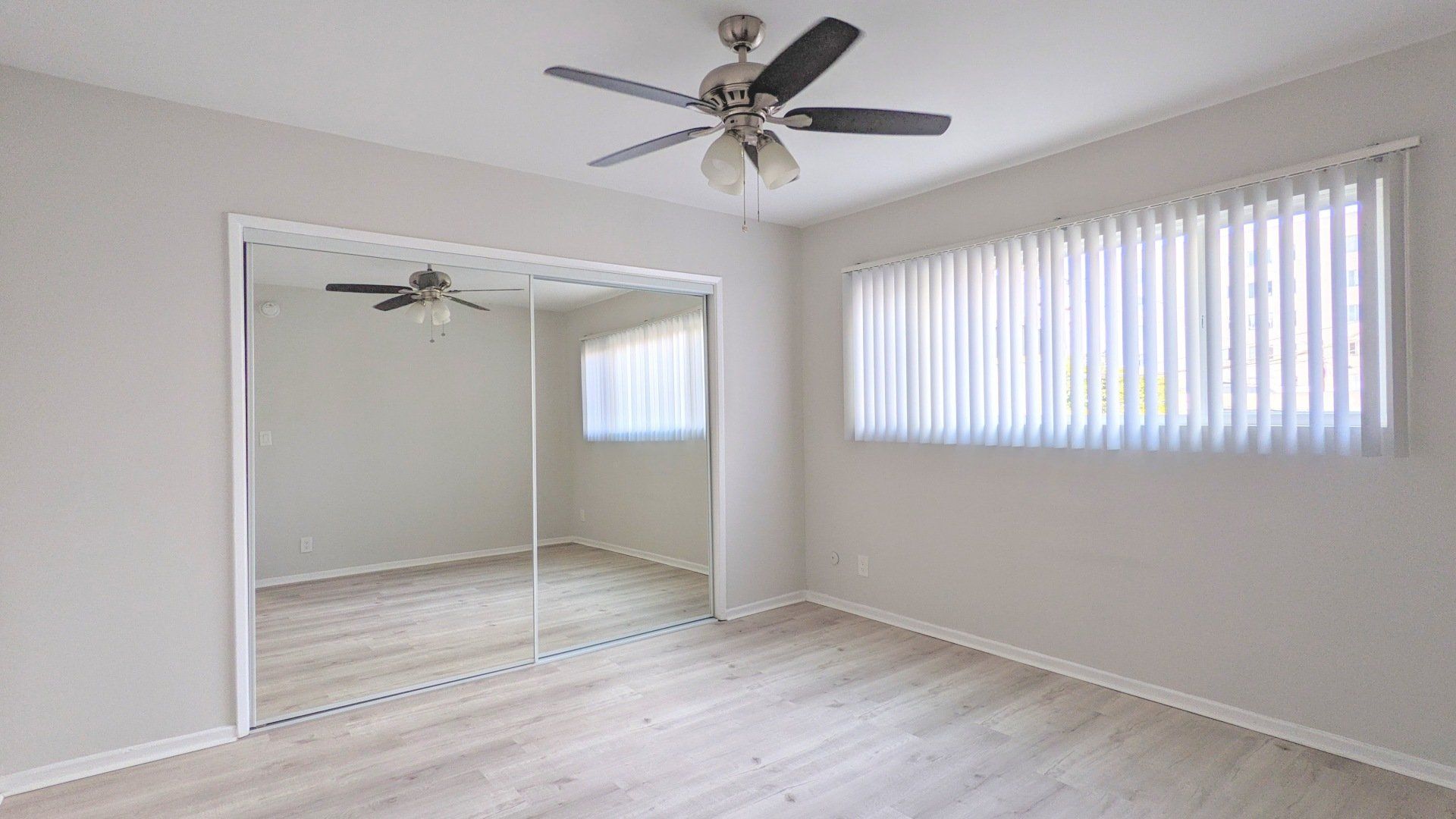 Harvard Boulevard Room With Ceiling Fan Photo