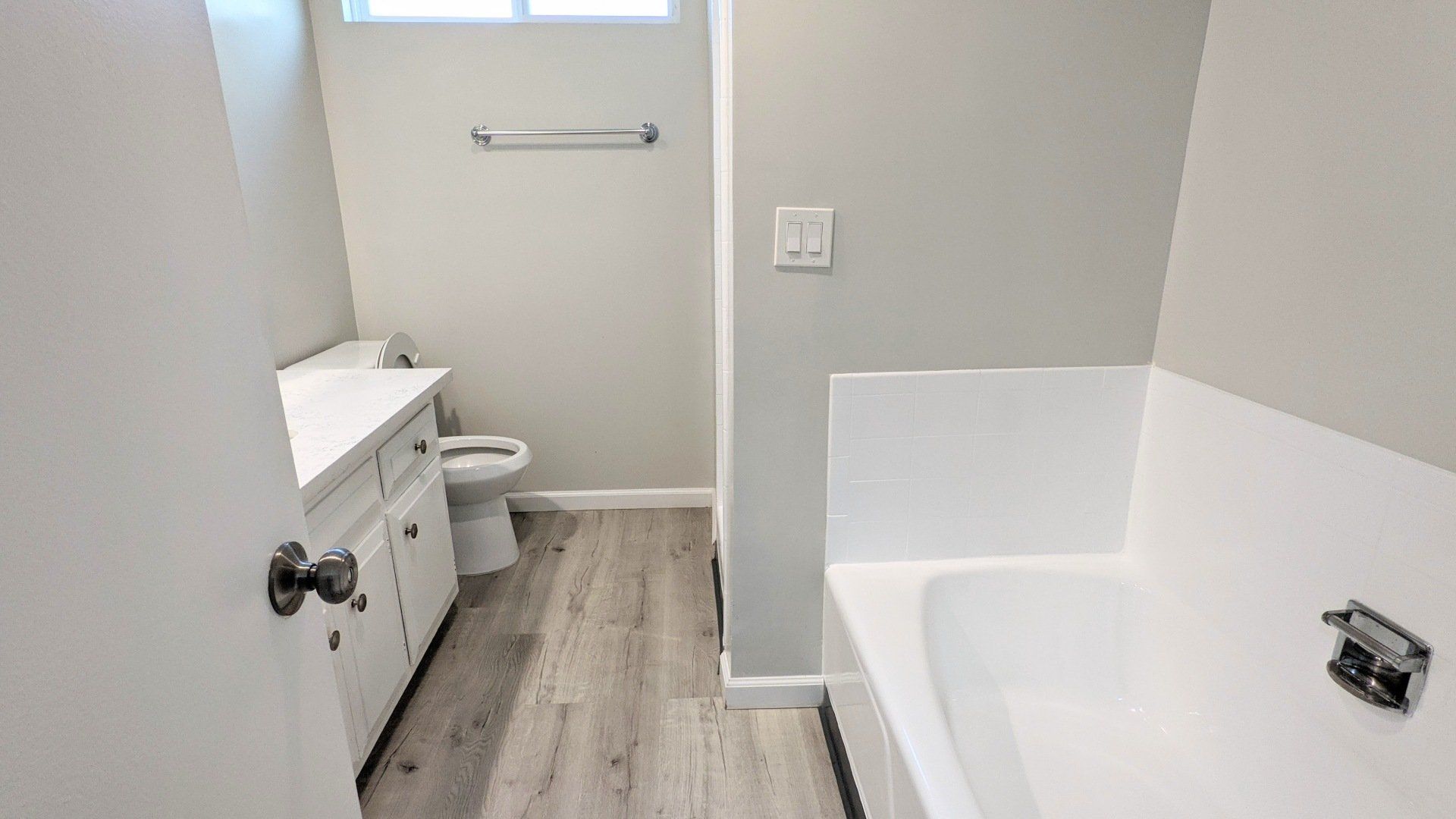 Harvard Boulevard Bathroom Photo