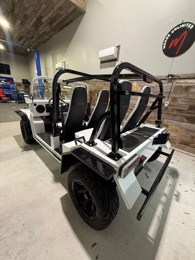 Moke White/Black Moke