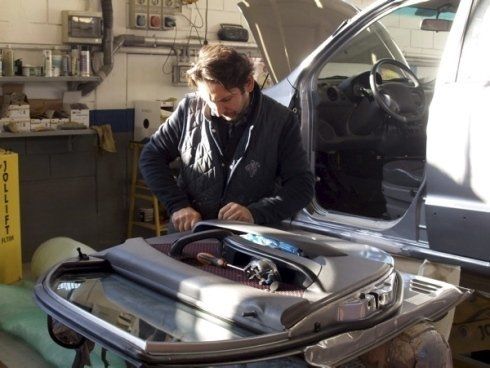 riparazione porta automobile