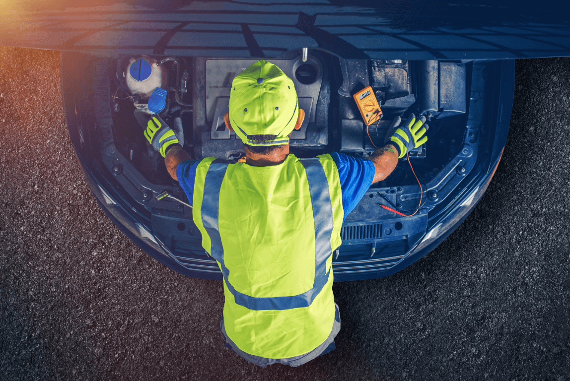 a mobile mechanic doing car service in Pompano Beach, Fl