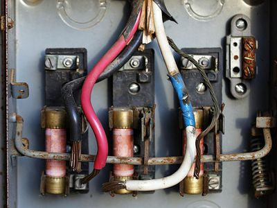 Problemas eléctricos, quadros eléctricos antigos, demasiada potência para as protecções