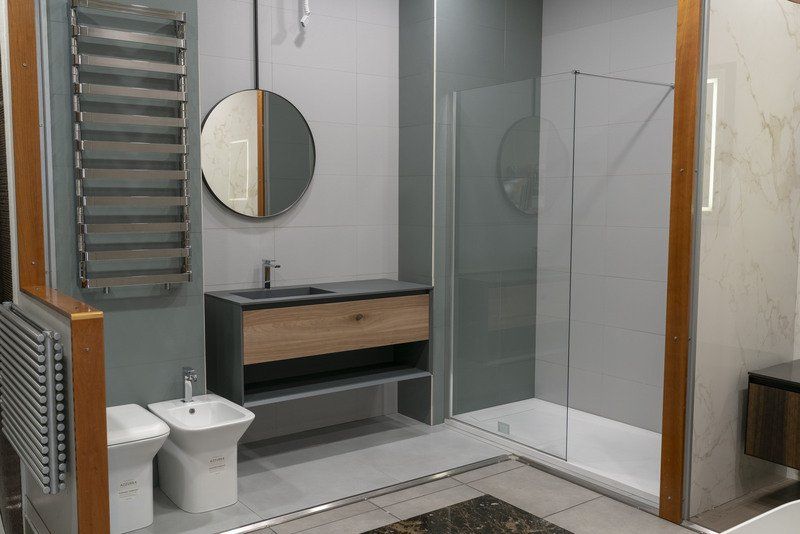 bagno moderno con doccia