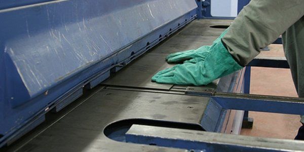 SHEET STEEL GUILLOTINING