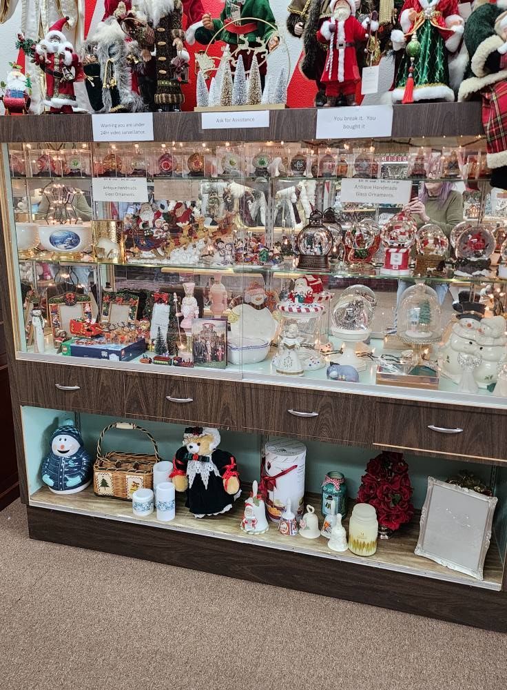 A display case filled with lots of christmas decorations.