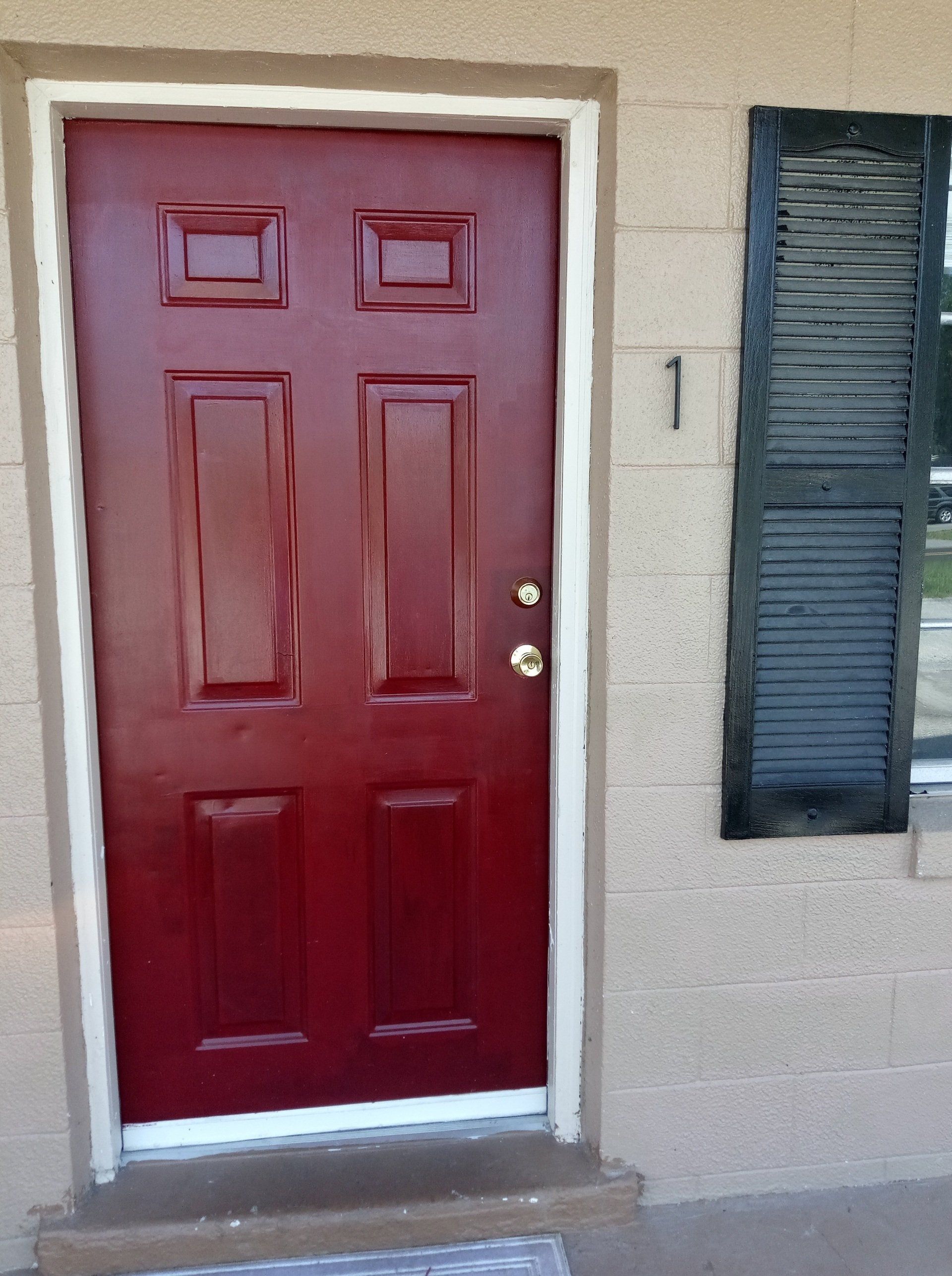 300 North Dewey Street front door