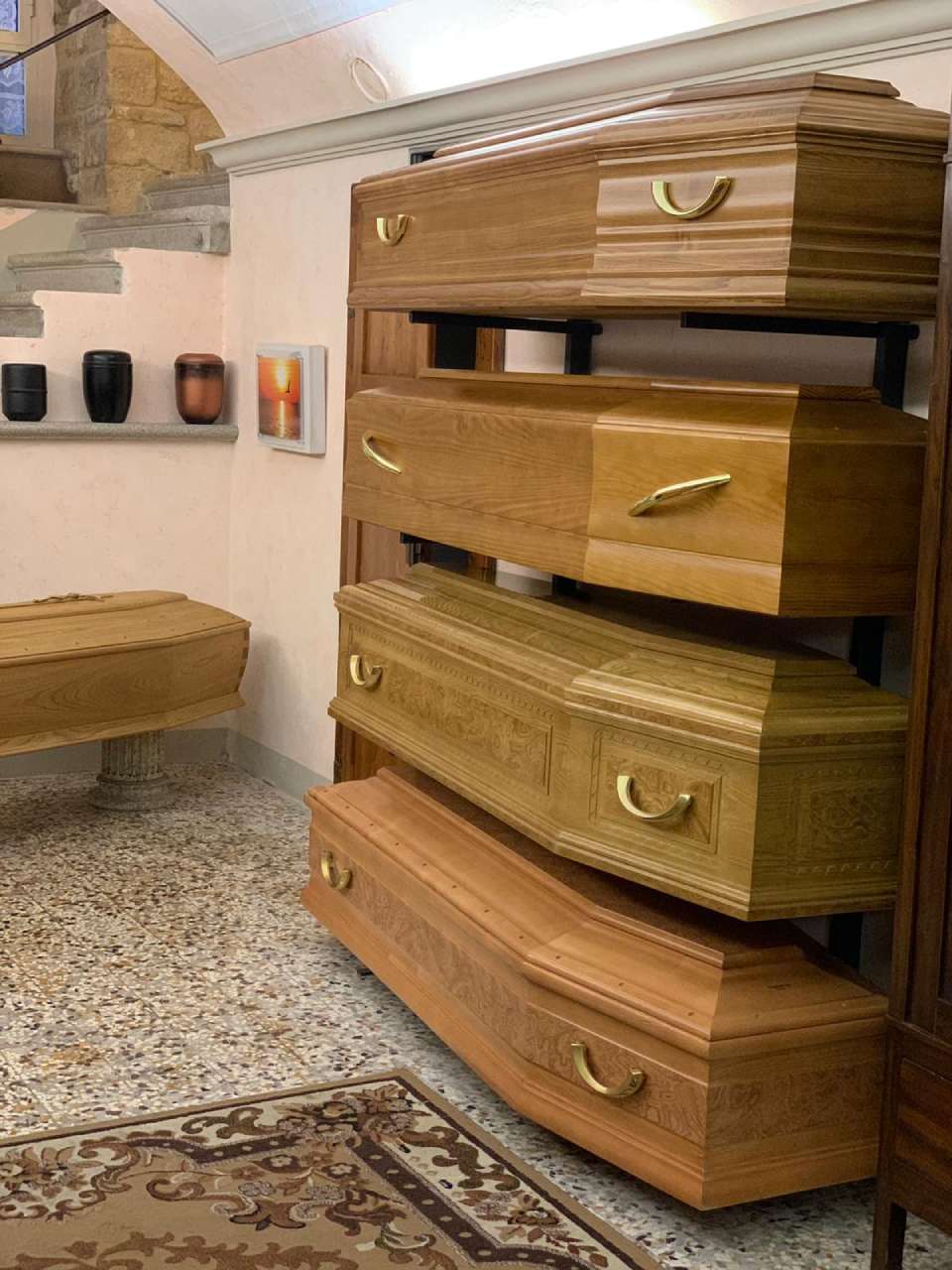 cofani funebri in legno