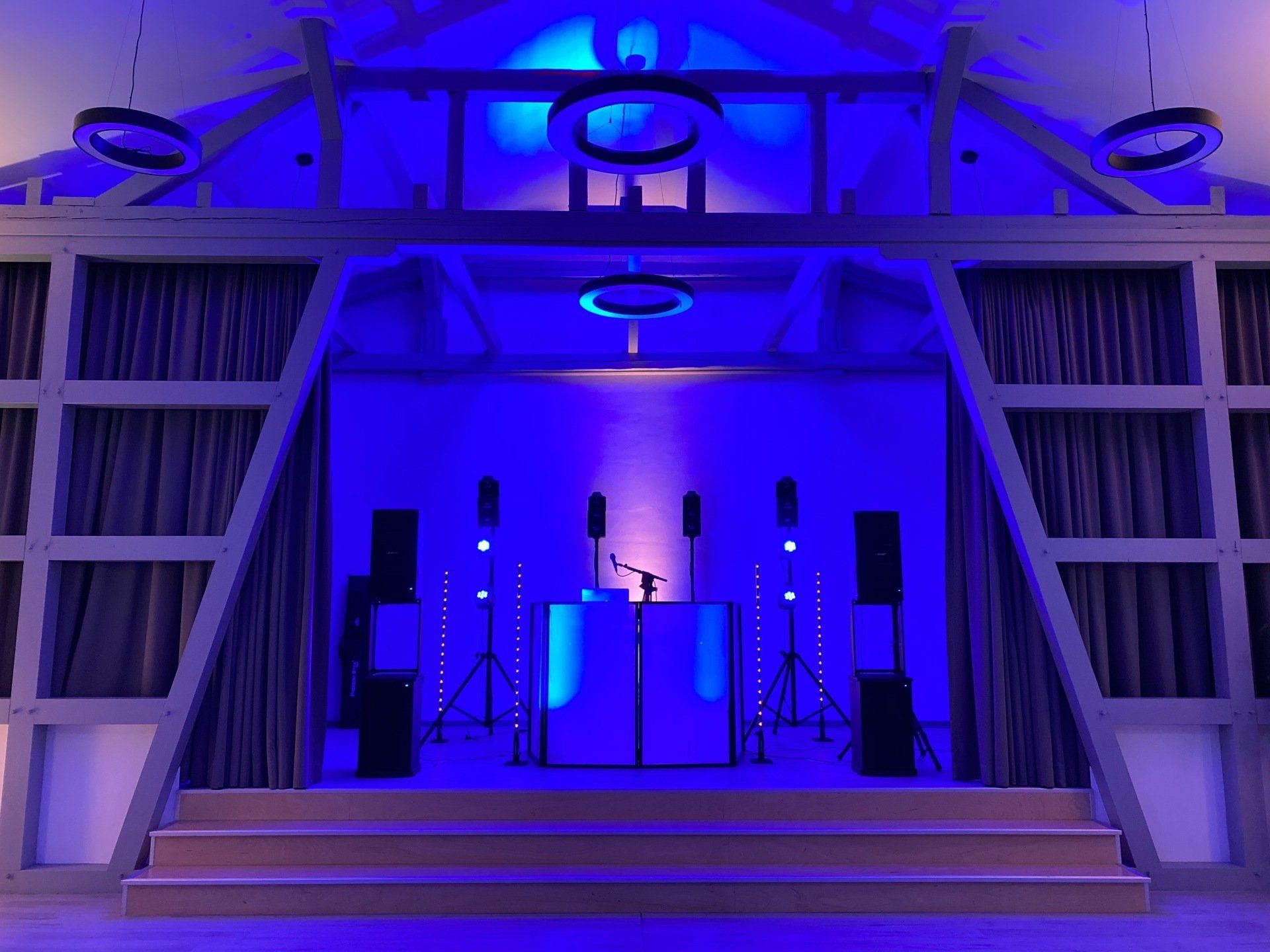 Veranstaltungsort in Eichstedt mit DJ-Setup