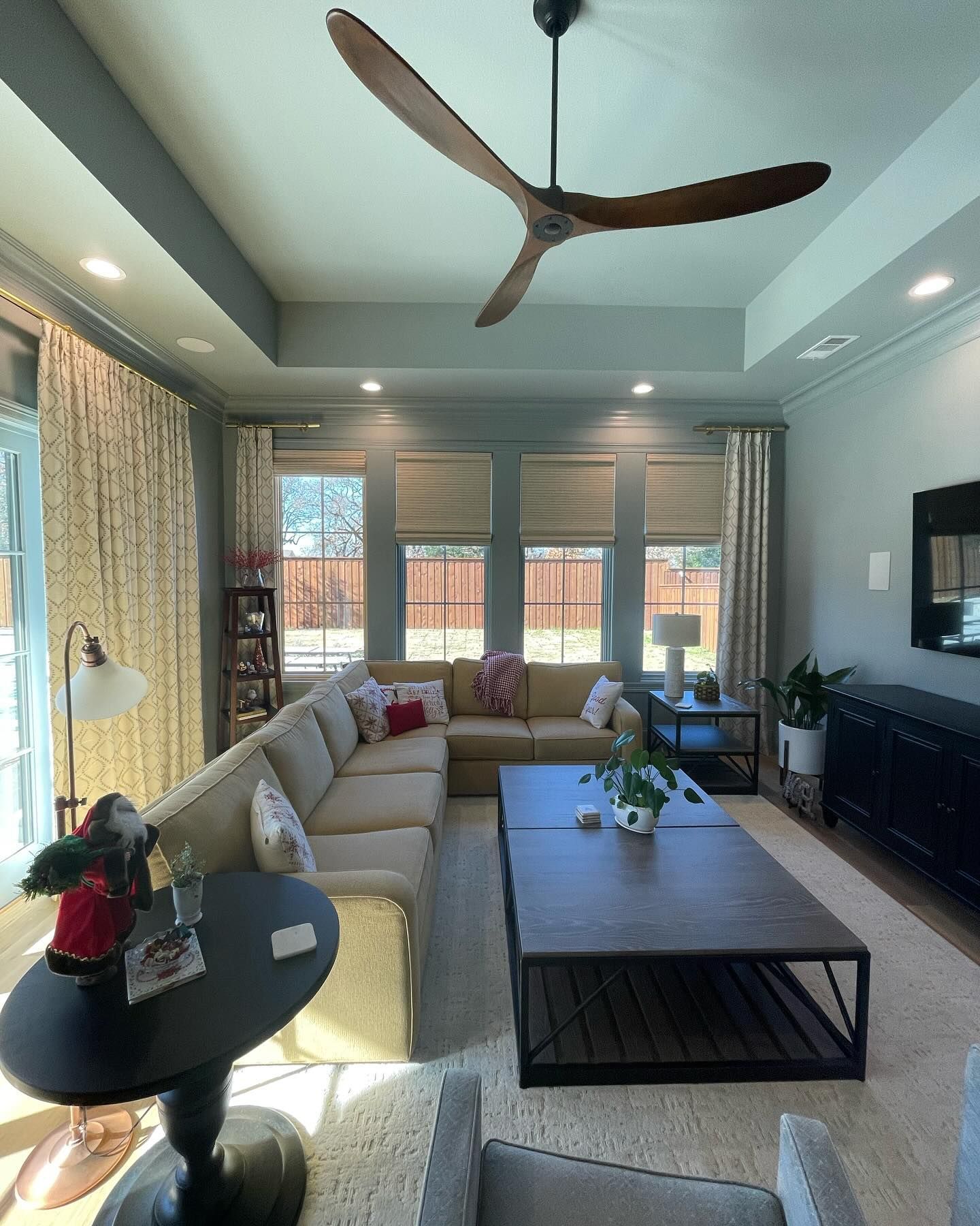A living room filled with furniture and a ceiling fan