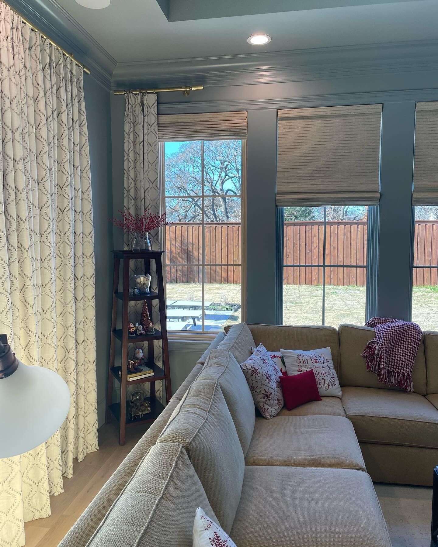 A living room with a couch and lots of windows