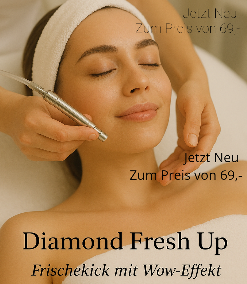 Eine Nahaufnahme des Gesichts einer Frau mit einem Handtuch um den Kopf gewickelt