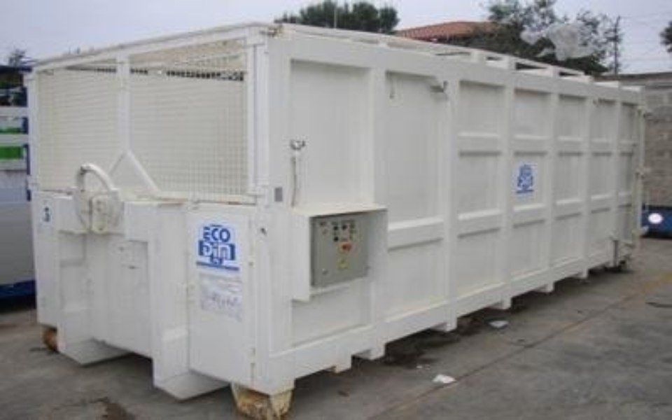 Cassone bianco per rifiuti