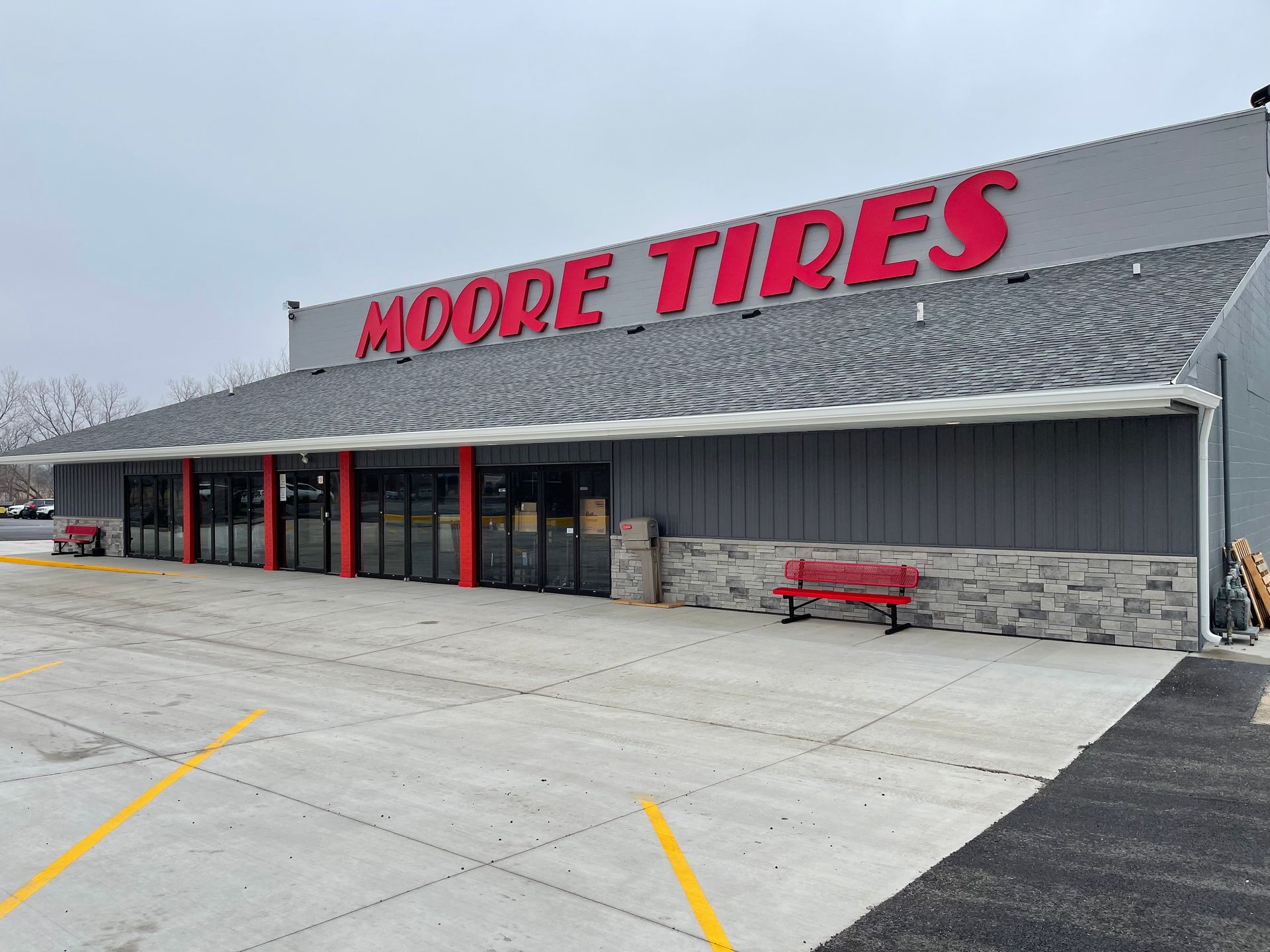 Young man in profile, backlit by the sun. Dark hair, wearing a dark jacket, light flares.