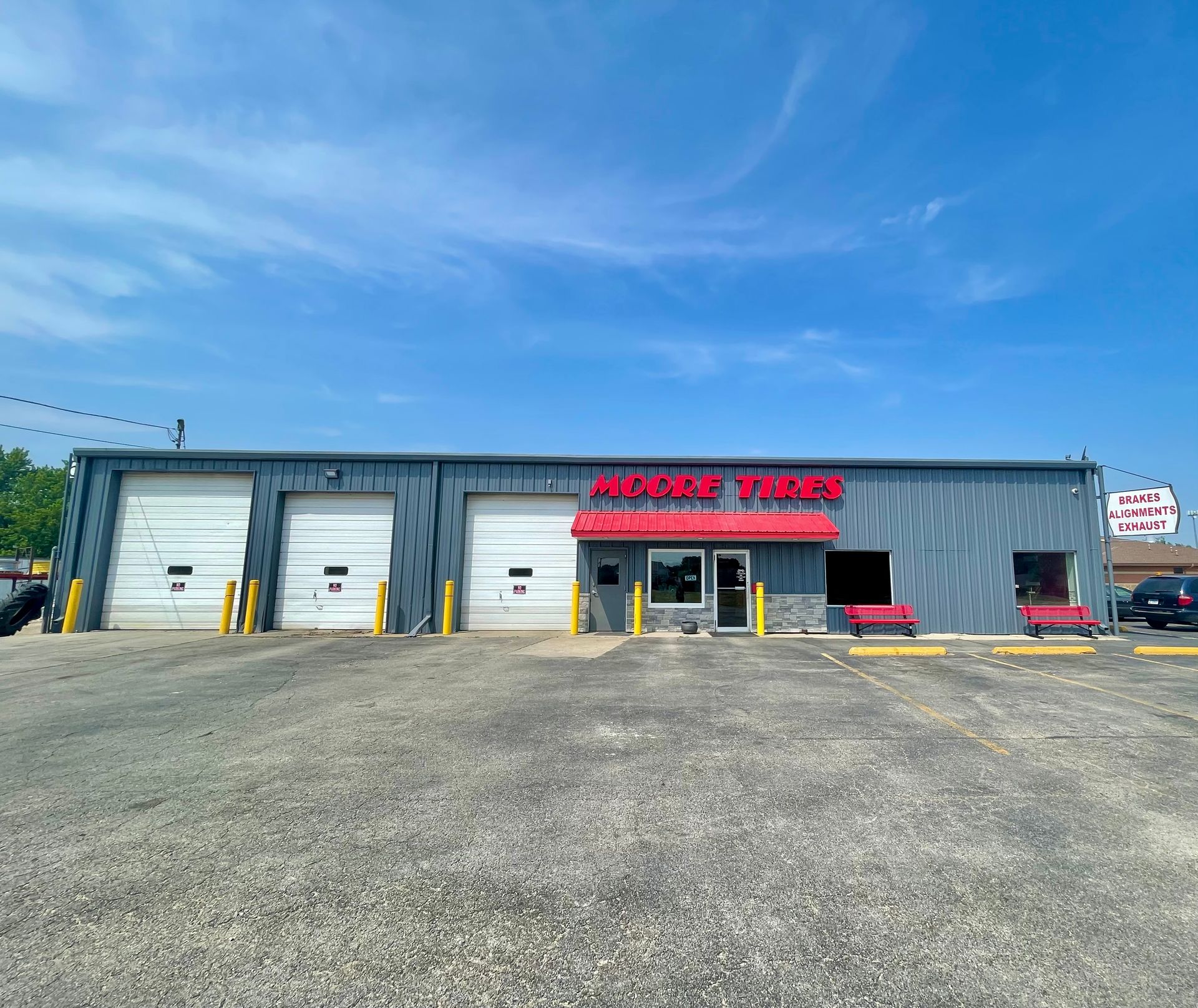 Young man in profile, backlit by the sun. Dark hair, wearing a dark jacket, light flares.