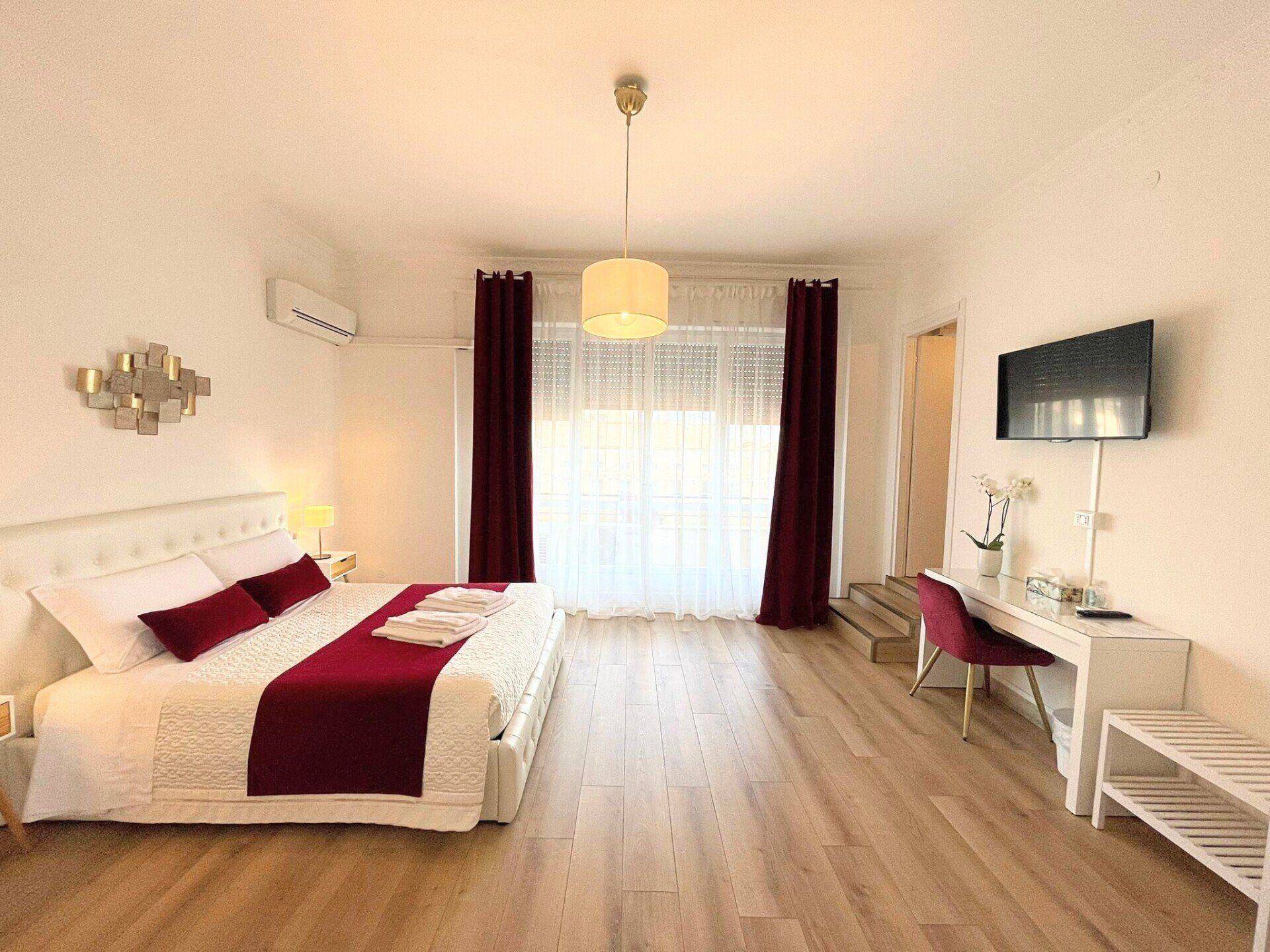 red room b&b Be Home