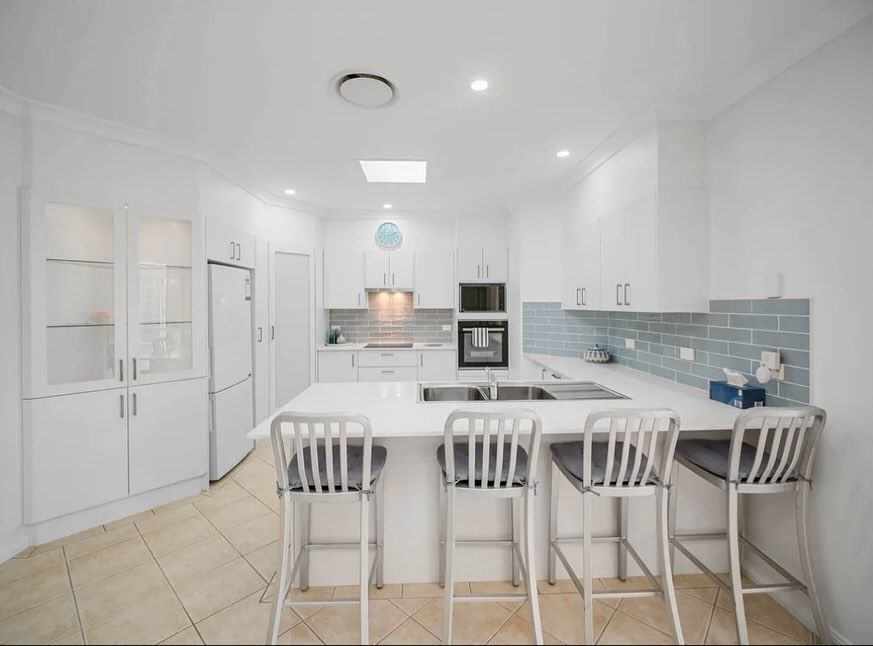 Hallway With White Walls and Vase With Blue Flowers — CPAINT In Port Macquarie, NSW