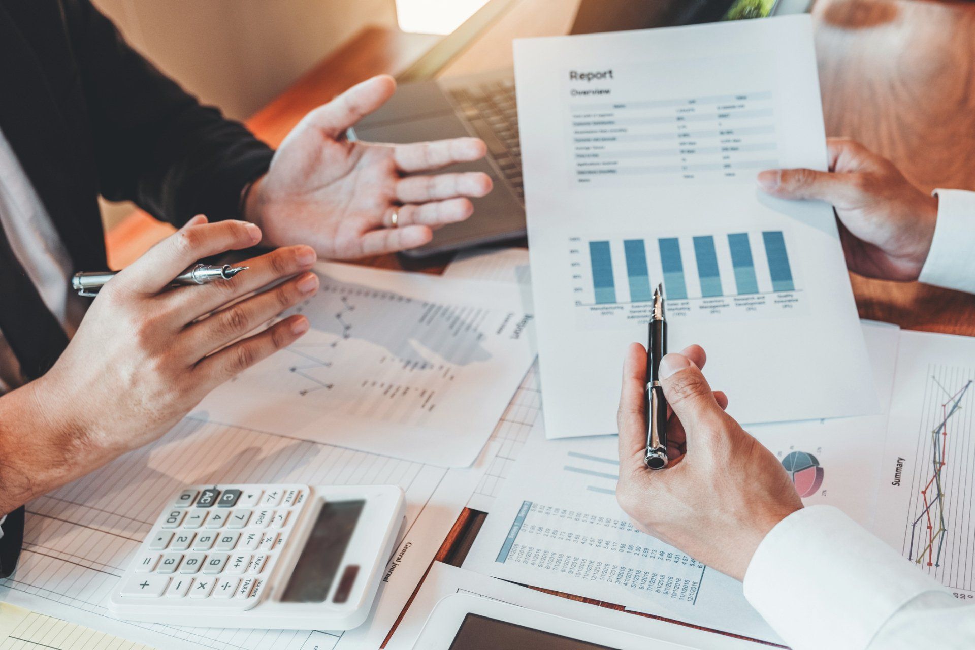 Man Consulting Financial Reports | Akon, OH | F. Lee Tax & Accounting Services Inc.