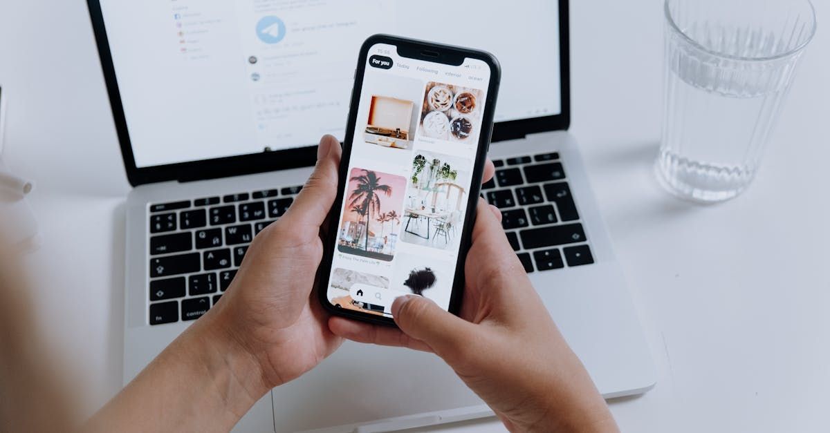 Social Media Virtual Assistant working for their client online.