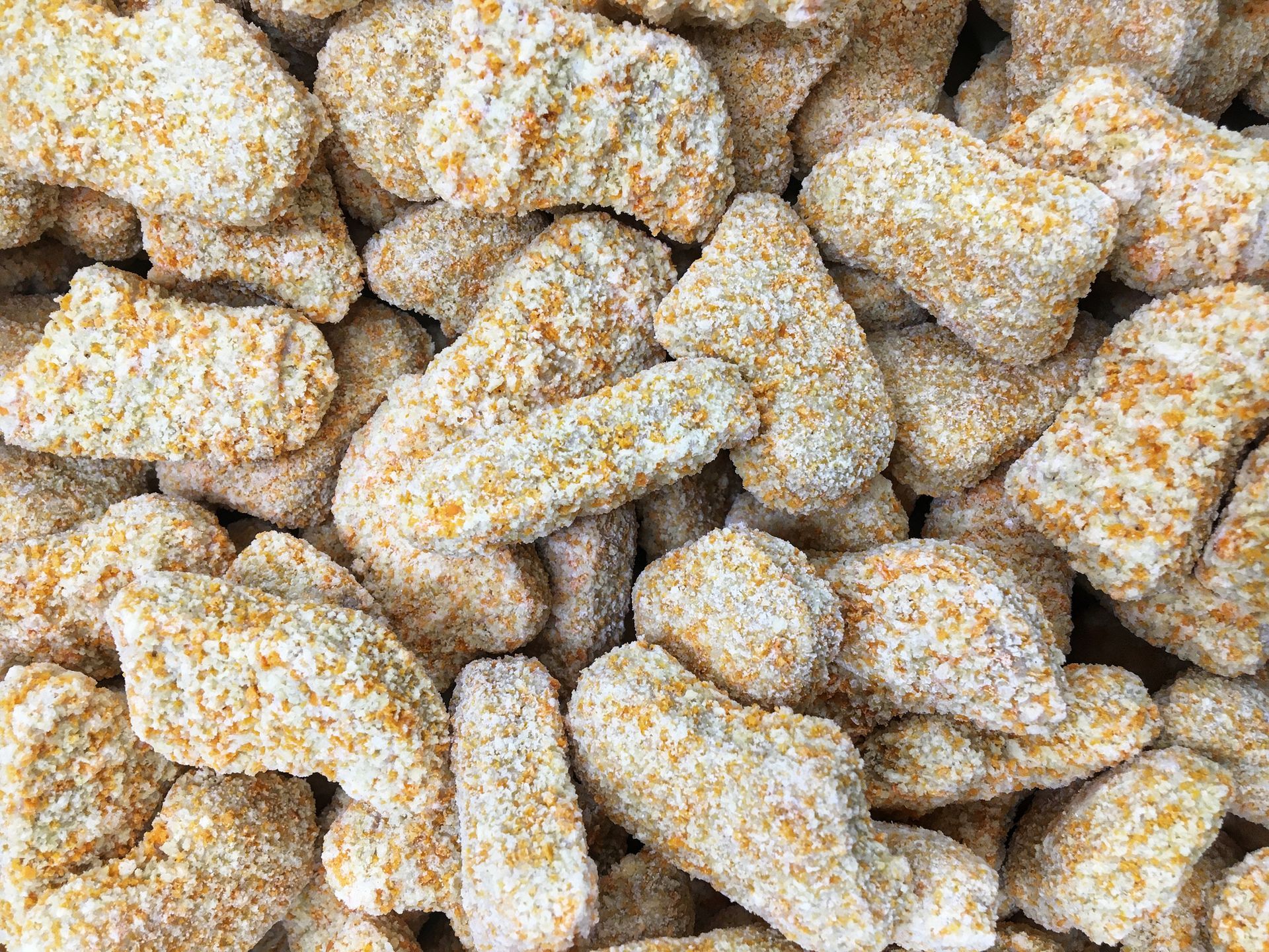 Bocconcini di pollo crudo surgelati