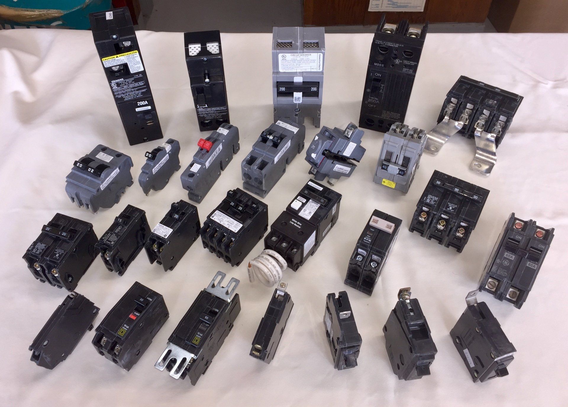 Device to Measure Voltage — Eugene, OR — Heinke's Electrical & Lighting