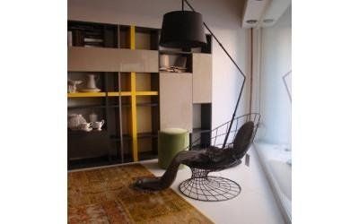 credenza, sedia, lampada