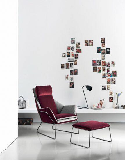 sedia e sgabello foderati di rosso