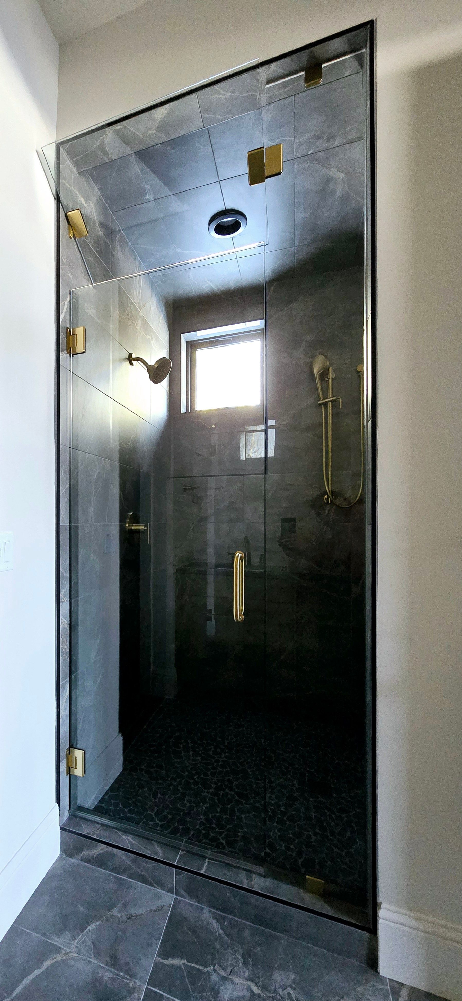 Frameless Hardware Detail