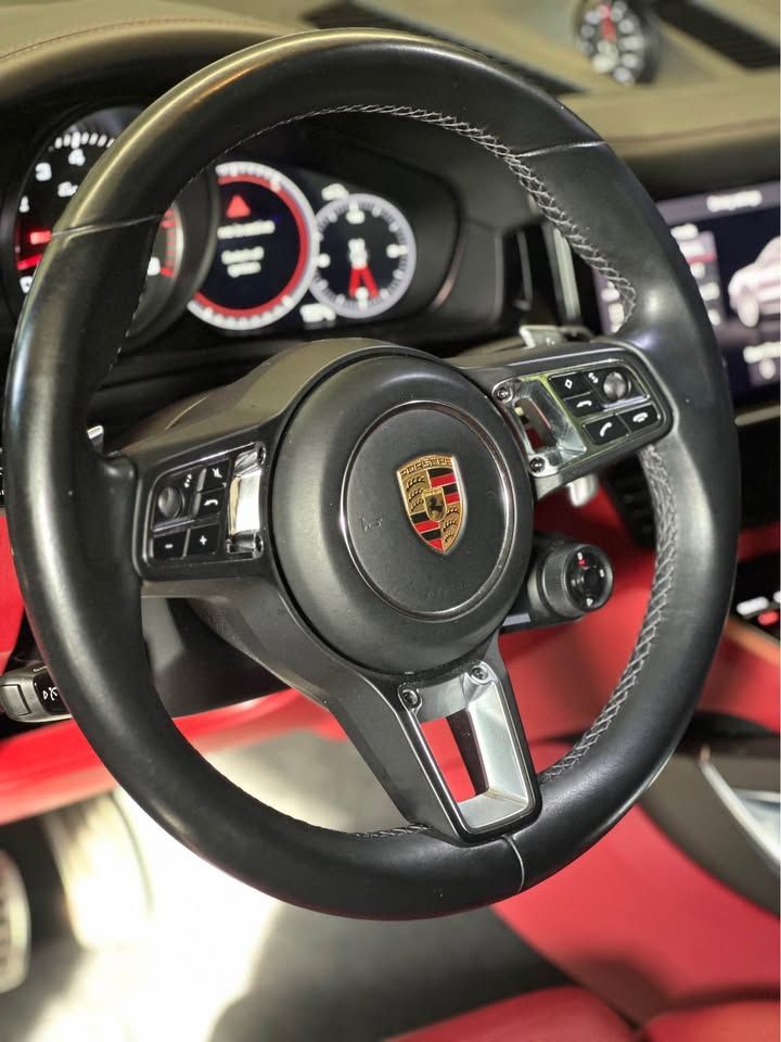 2020 Porsche Cayenne Coupe Turbo Steering Wheel Interior View | Eurotech Knoxville