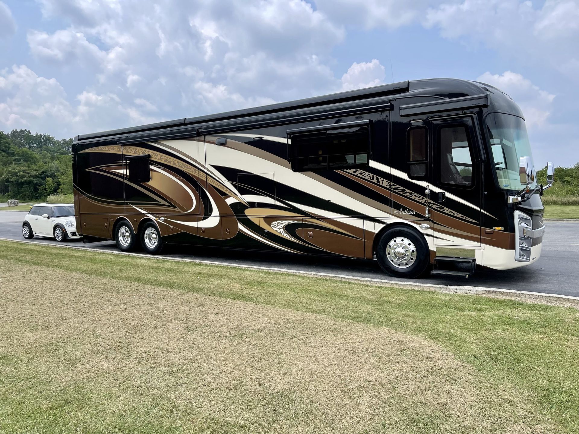 2017 Entegra Anthem 44B Luxury Motorhome Exterior Side View | Eurotech Knoxville