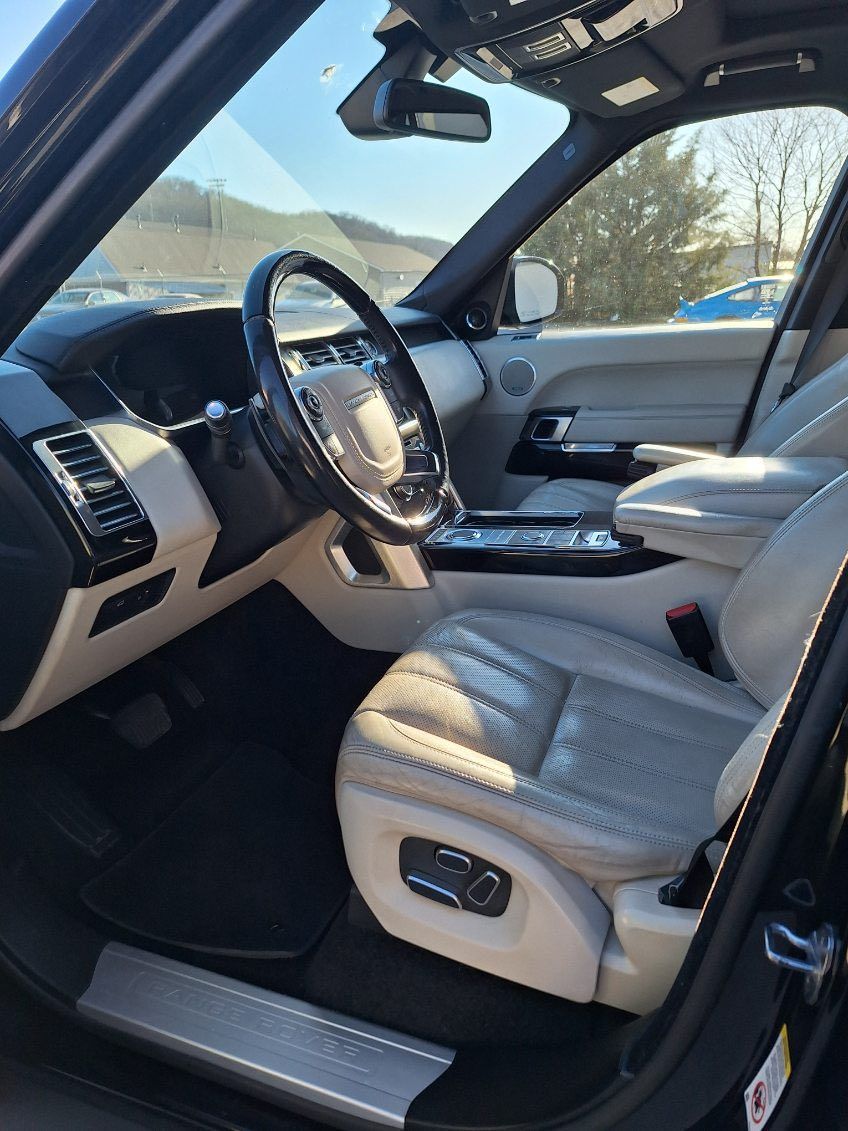 2014 Range Rover HSE Driver Interior Dashboard And Steering View | Eurotech Knoxville
