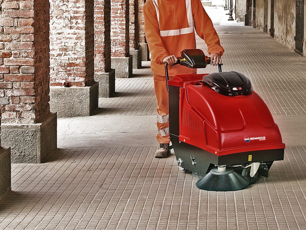 Spazzatrice con operatore