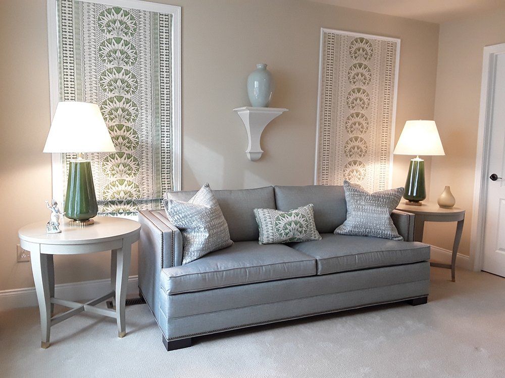 A living room with a couch and two lamps