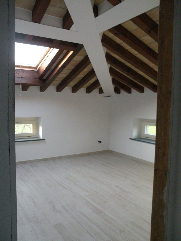 nuova abitazione con tetto in legno