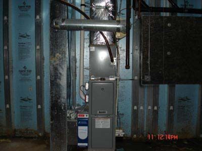 A picture of an air conditioner in a room with a blue wall.