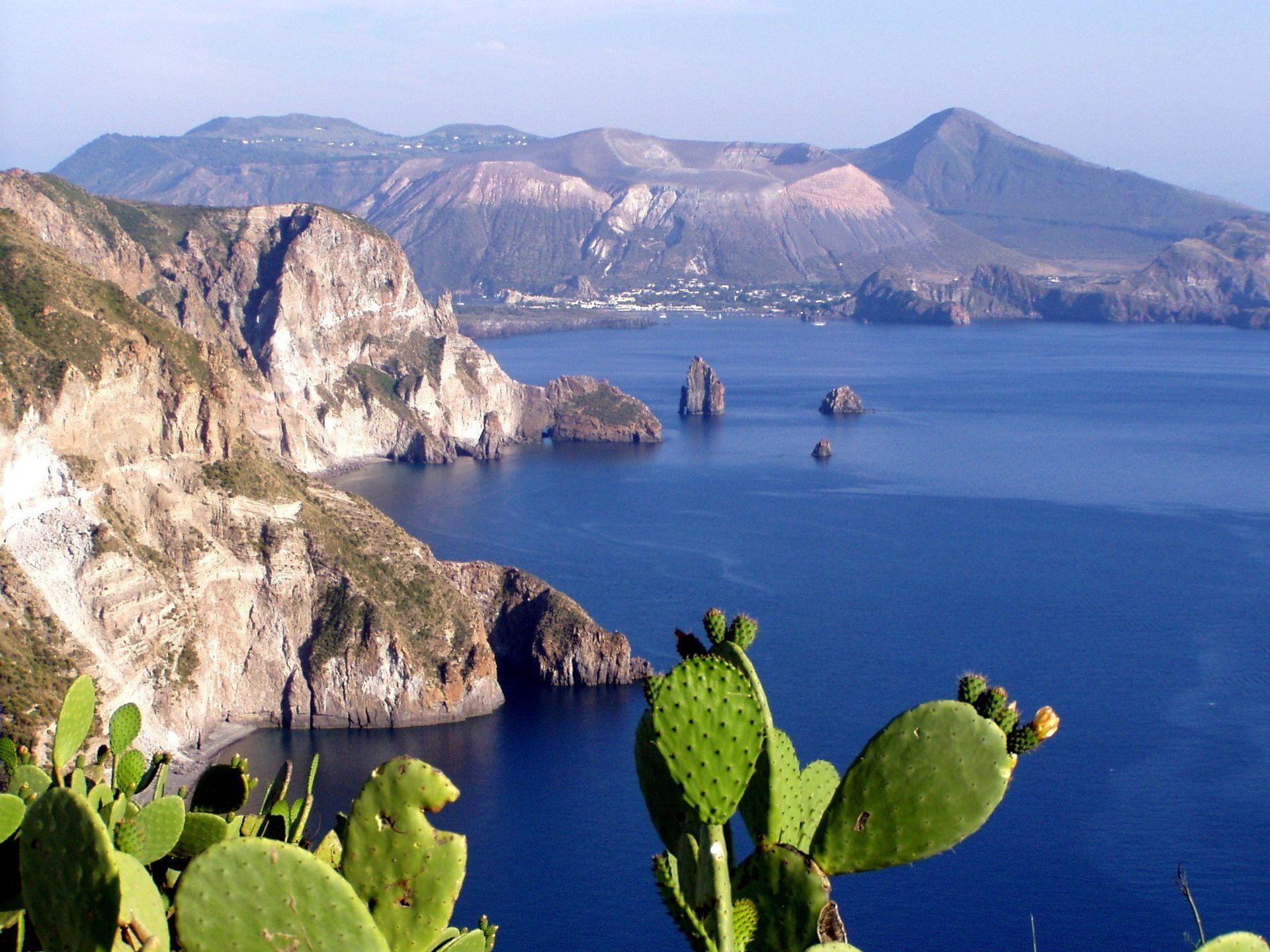 il mare e vista delle montagne